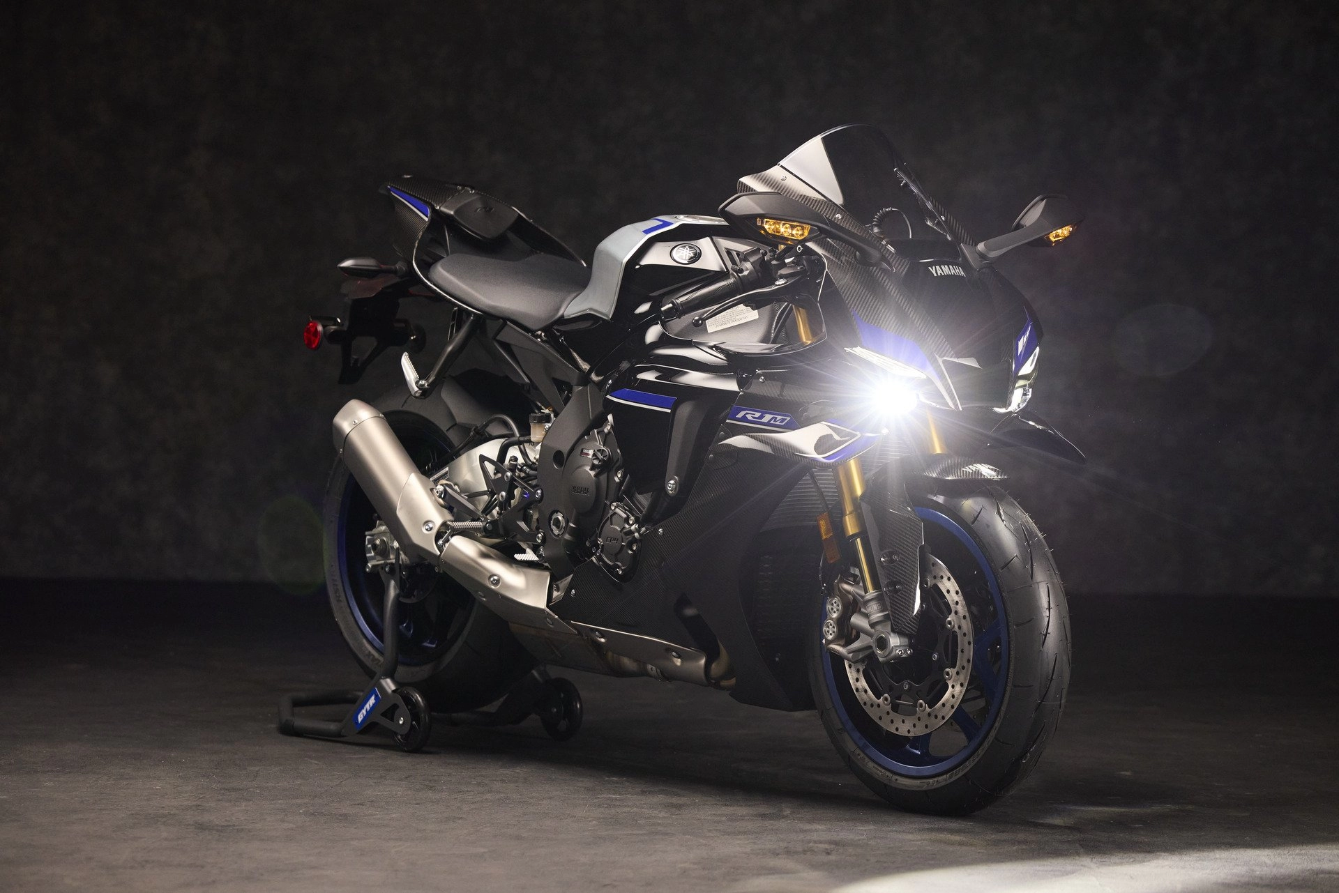 2025 YZF-R1M46